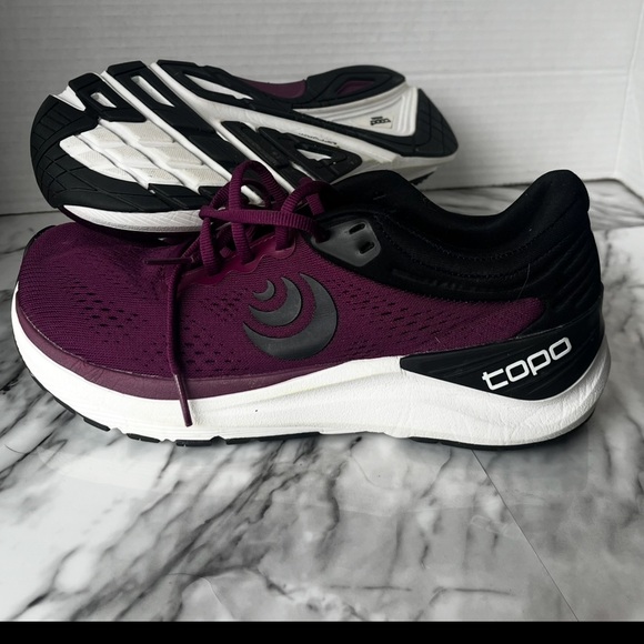 Topo Shoes - Topo ultra fly 4 running sneaker shoe trainer size 6.5